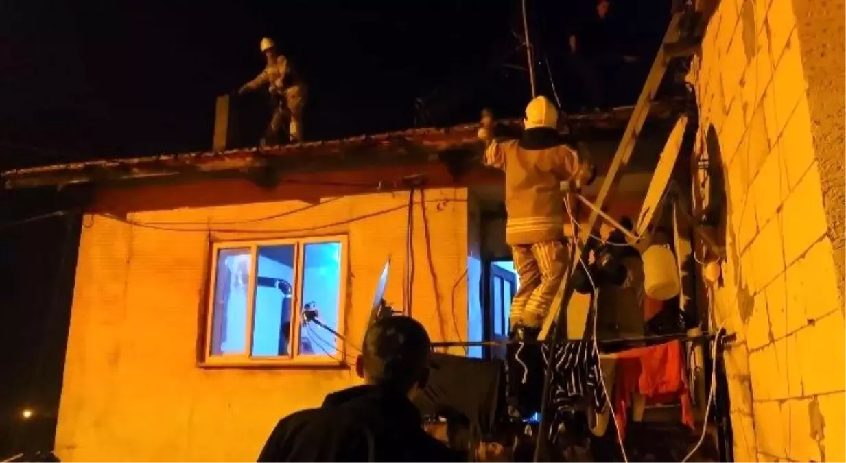 Orhaneli'de Baca Yangını Mahalleyi Sokaklara Dökerek Panik Yarattı