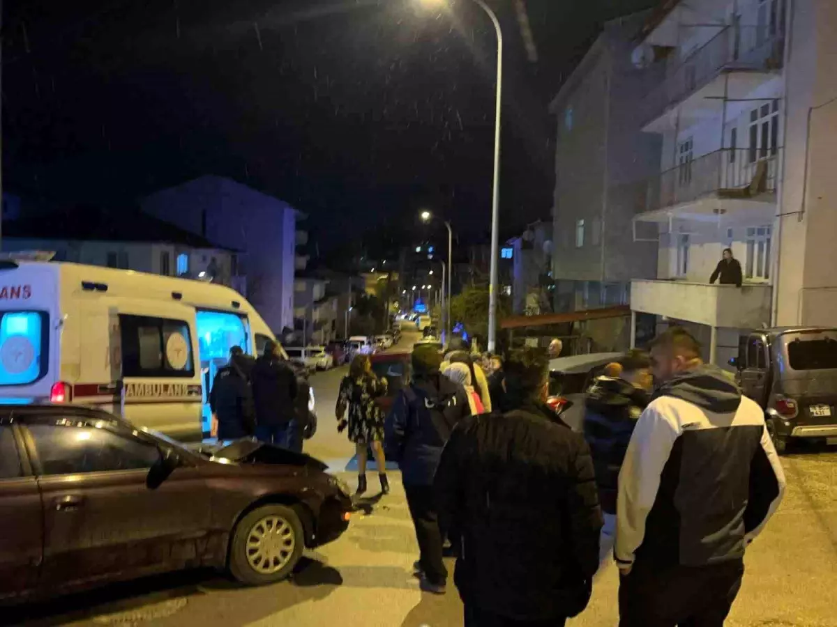 Bilecik'te 4 Araç Zincirleme Kazası: 1 Yaralı ve Polis İncelemesi Başladı