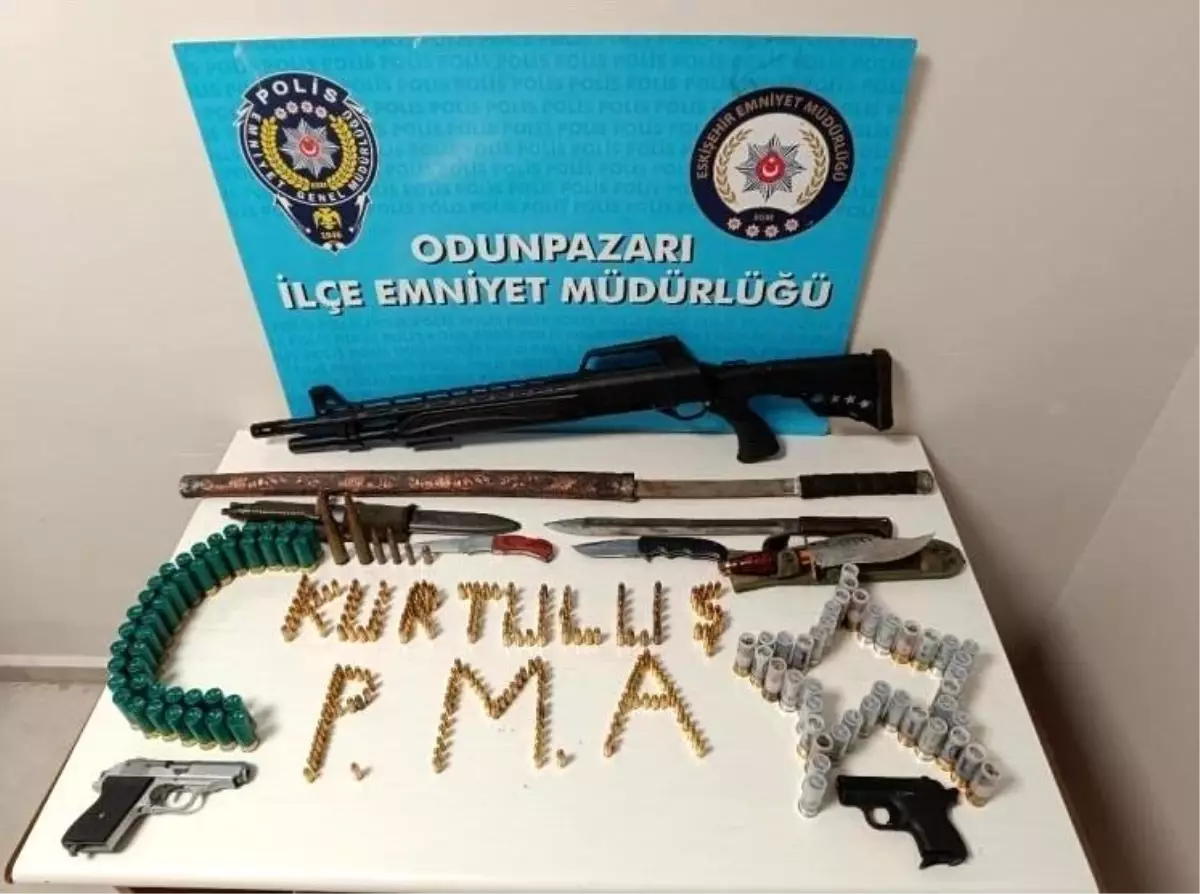 Eskişehir'de Silahlı Tehdit ve İş Yerinde Çok Sayıda Silah Ele Geçirildi