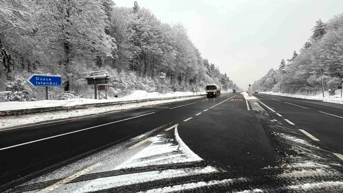 Bolu Dağı'nda Şiddetli Kar Yağışı D-100'ü Etkiliyor