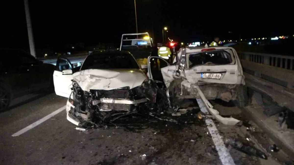 Manavgat'ta D-400'de Köprülü Kavşakta Zincirleme Trafik Kazası: 2 Yaralı