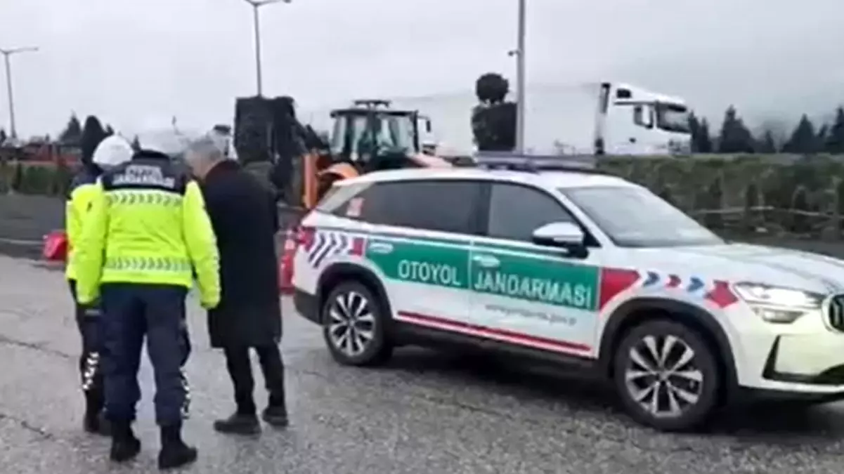 Düzce'de Ters Yöne Dönmeye Çalışan Otobüs Sürücüsüne Ağır Ceza Kesildi