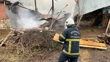 Yangın sonrası söndürülen evin dış görüntüsü