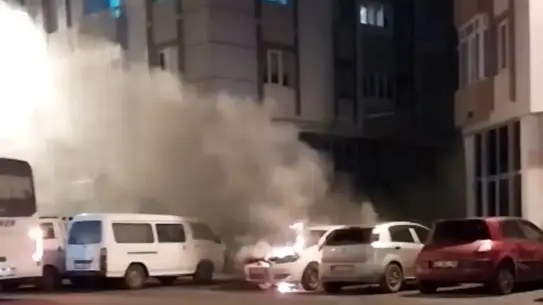 Çorlu'da Park Halindeki Araç Yangını İtfaiye Tarafından Hızla Söndürüldü