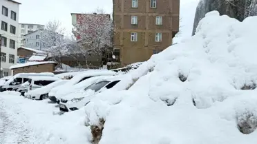 Hakkari’de Şiddetli Kar ve Fırtına 75 Köyün Yolunu Kapatıyor