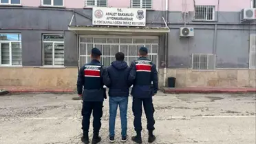 Afyonkarahisar’da 12 Yıl 6 Ay Hapis Cezalı Aranan Uyuşturucu Kaçakçısı Jandarmanın Gözünden Yakalandı