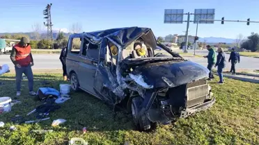 Kazada çarpışan araçların fotoğrafı