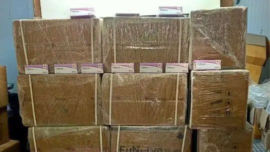 Ele geçirilen sentetik hapların paketleri