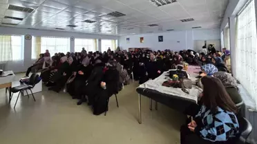 Eğitim sırasında sunum yapan uzman