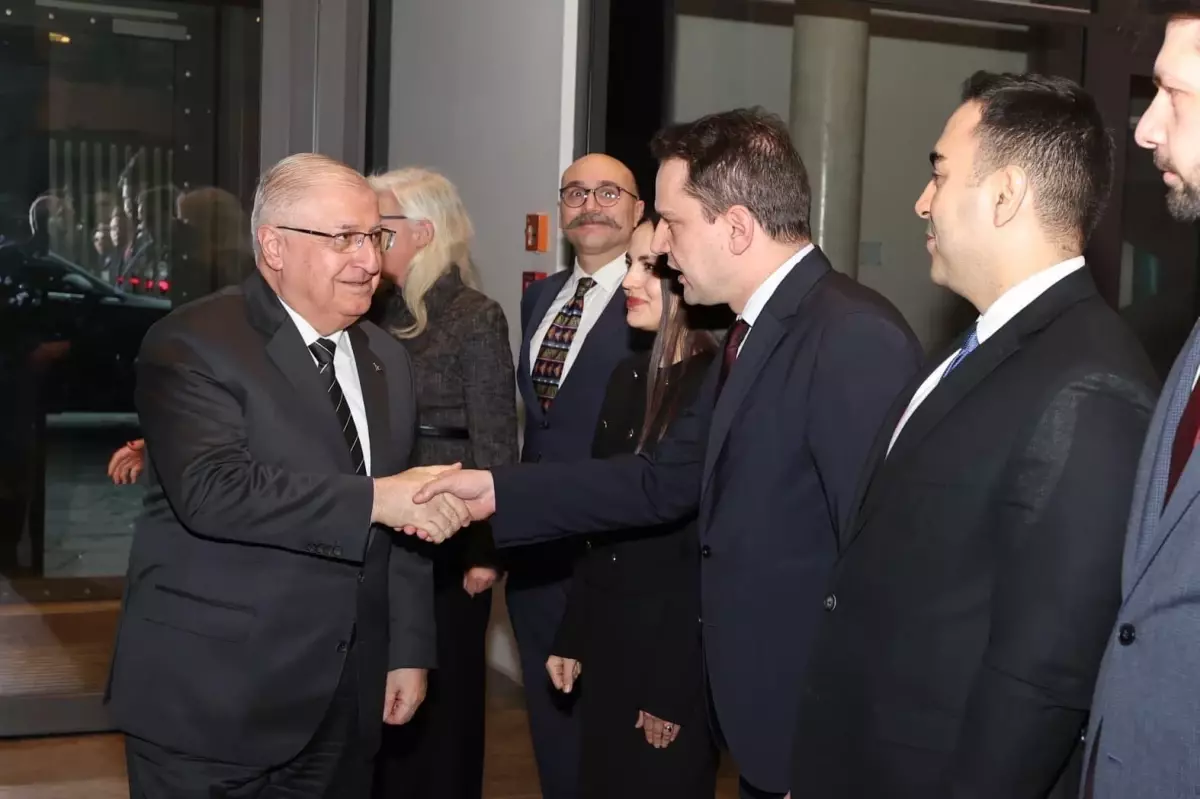 Milli Savunma Bakanı Yaşar Güler, Berlin'de Almanya ile Savunma İşbirliğini Genişletmek İçin Görüşme Yaptı