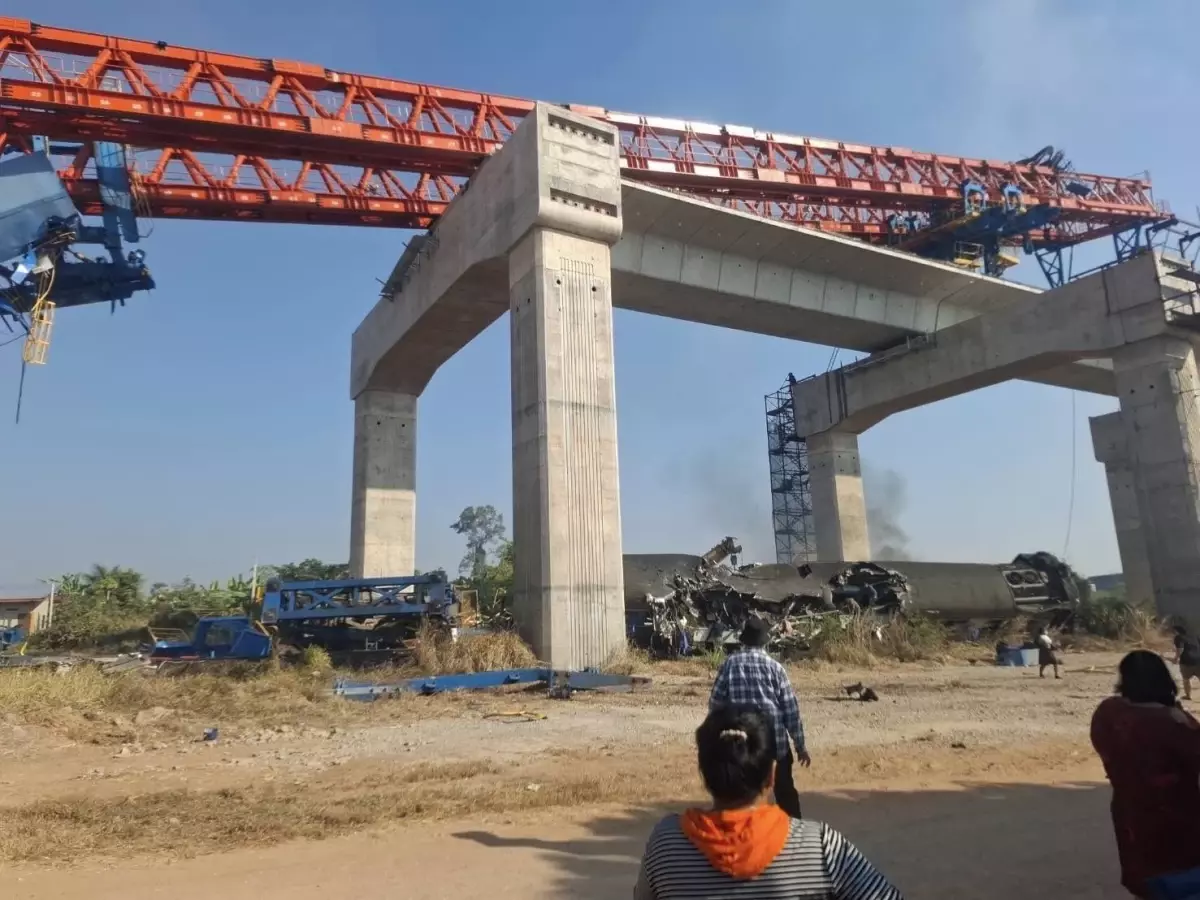 Tayland'da İnşaat Vincinin Çökmesiyle Oluşan Trende 22 Kişi Hayatını Kaybetti