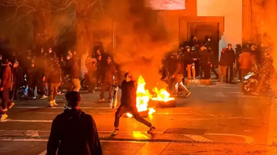 İran sokaklarında protesto görüntüsü