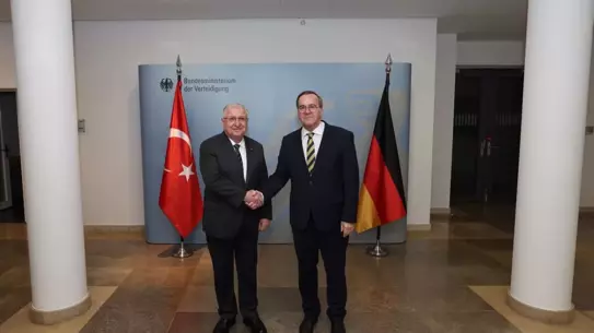 Berlin'de askeri tören sonrası Bakan Güler ve Pistorius