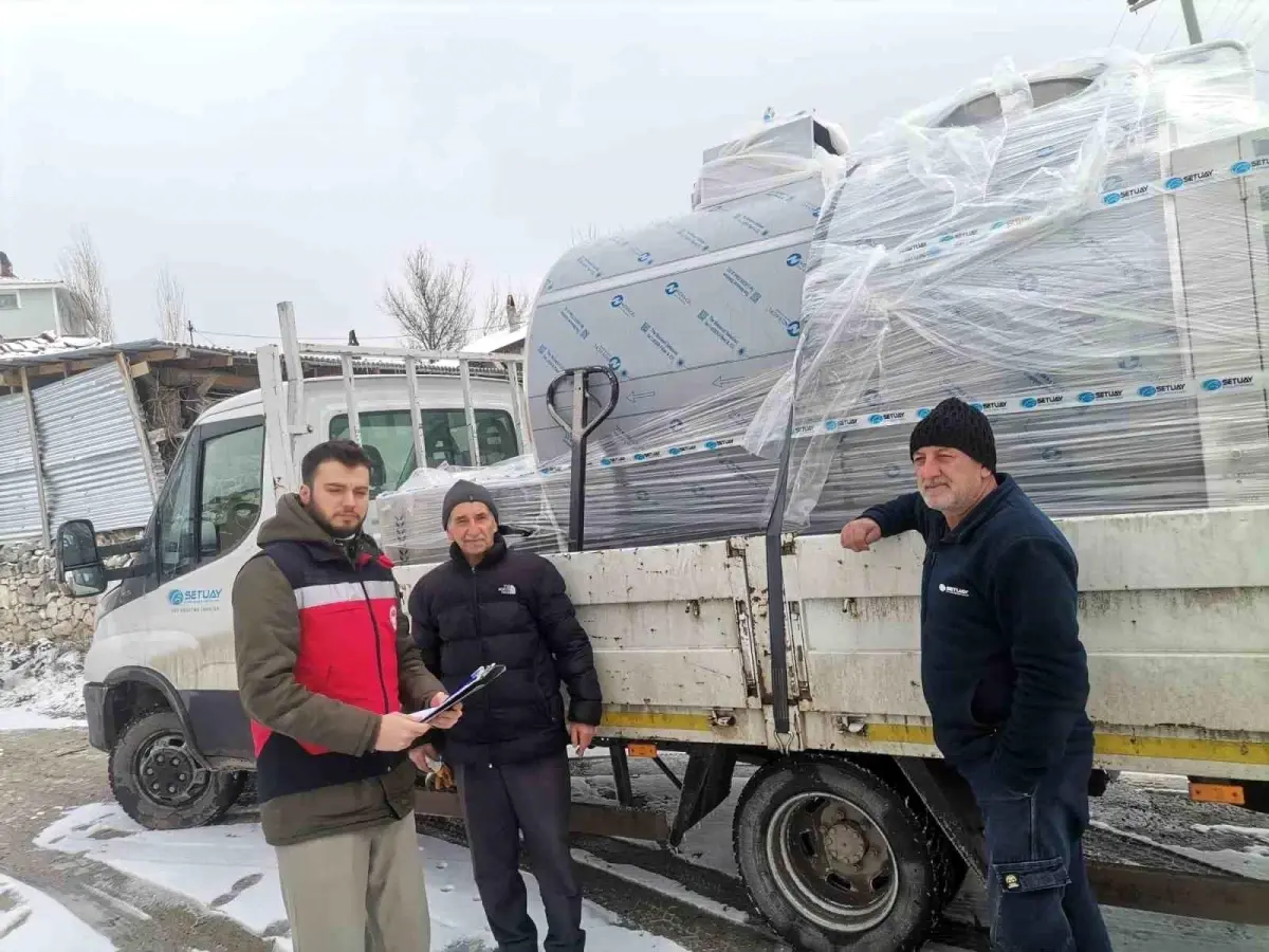 Kütahya'da Gürpınar Köyü Kooperatifine 3 Bin Litre Süt Soğutma Tankı Teslim Edildi