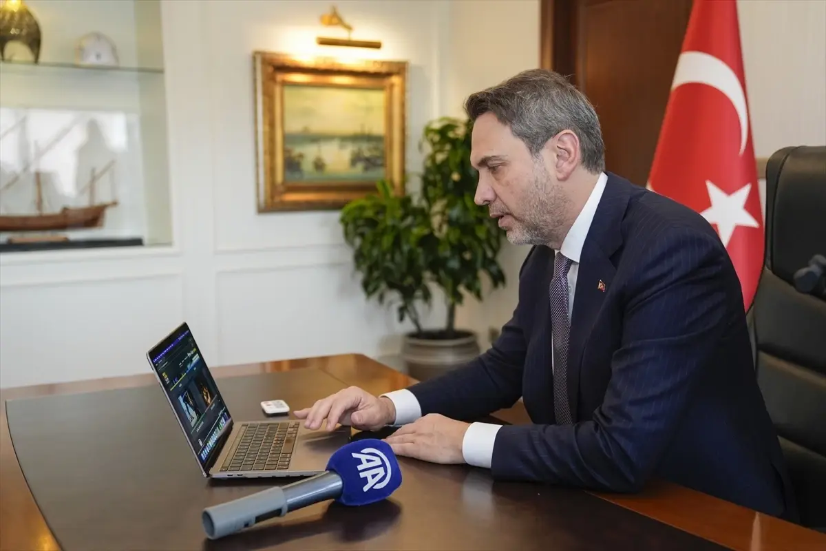 Enerji Bakanı Bayraktar, Yılın Kareleri Oylamasına Katıldı: Fotoğraf Seçimleri ve Değerlendirmeleri