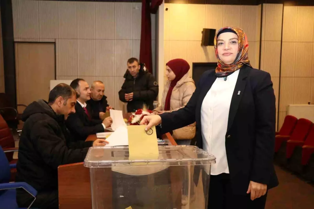 Ümmühan Gülsüm Musaoğlu Oltu Esnaf Odası Başkanlığına Yeniden Seçildi