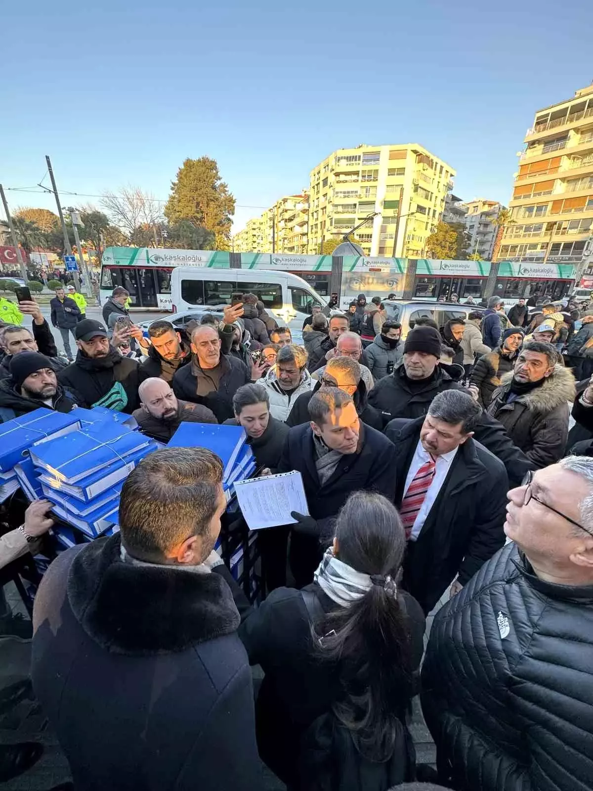 İzmir'de Paylaşımlı Yolculuk Yönetmeliği İçin 48 Bin Dilekçe: Martı TAG'ın Mücadelesi