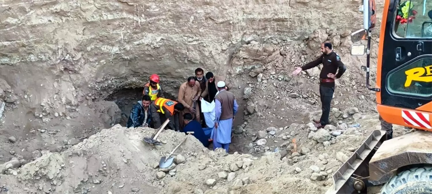 Kohat'ta Yasa Dışı Altın Madeni Çöküşü: 8 Kişi Hayatını Kaybetti