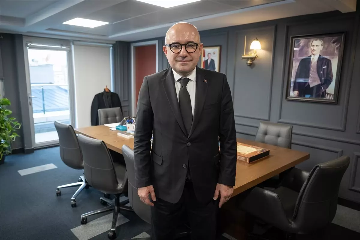 2025 Yılının En Çarpıcı Fotoğrafları Seçildi: Ruşen Kömürcü'nün Değerlendirmesi