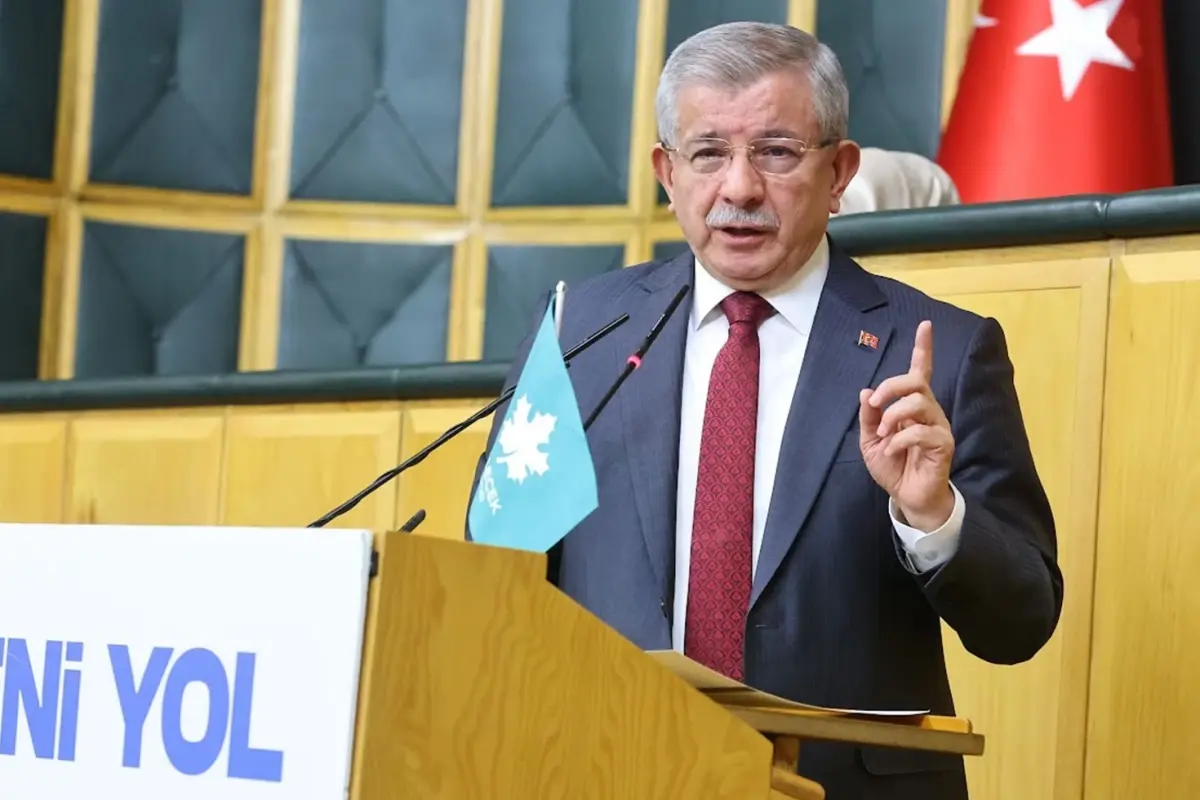 Davutoğlu: Suriye Kürtleriyle Dayanışma ve Türkiye‑İsrail İlişkileri Üzerine Açıklama