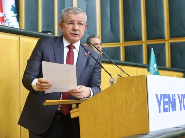 Toplantı sırasında Davutoğlu'nun konuşması