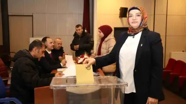 Oltu Esnaf Odası toplantı salonunda yeni başkanın fotoğrafı