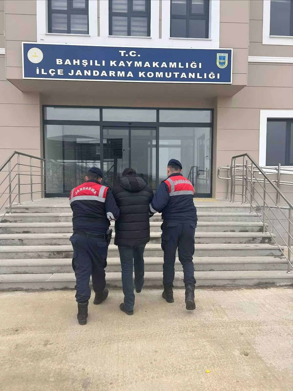 Kırıkkale'de 80 Yıllık Hapis Cezalı Firari Kadın Jandarmanın Gözünden Yakalandı