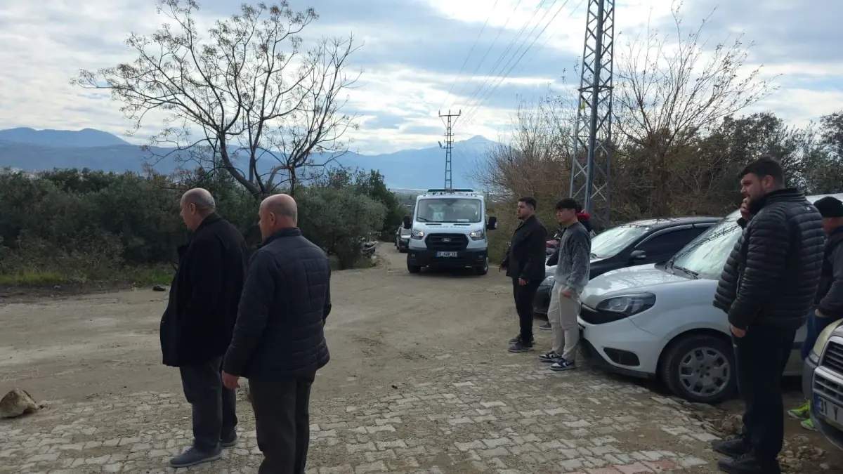 Hatay’da Eylül Mengüllü’nün Cenazesi: Geleneksel Gelinlik Örtüsüyle Toprağa Verildi