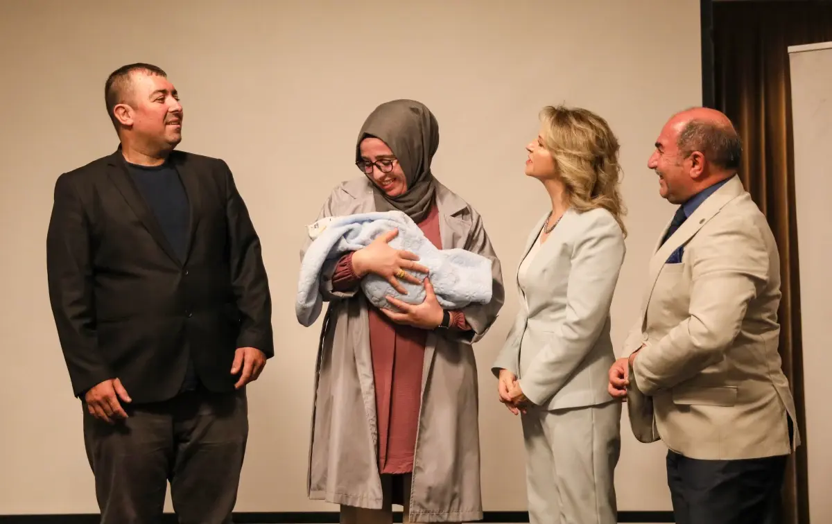 Antalya’da 60 Çocuk Yeni Koruyucu Ailelerine Kavuştu