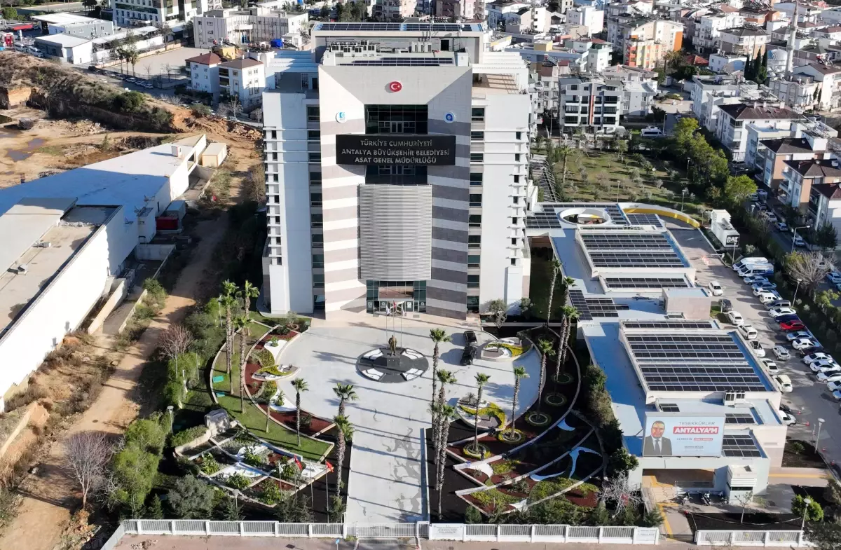 Antalya’da Belediye Denetçileri Lüks Otelde Şüpheli Konaklamalarla Gözaltında