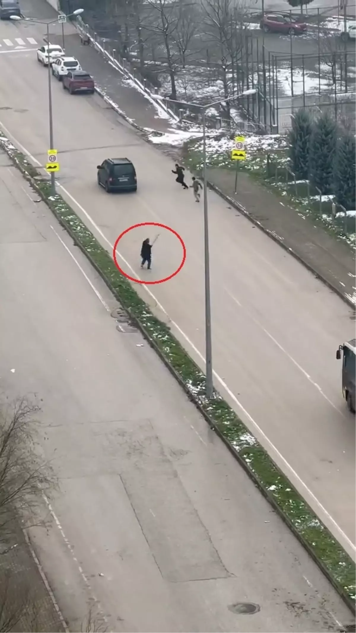 İnegöl'de Otobüs Şoförü Çocukları Sopayla Kovaladı: Görüntüler Ortaya Çıktı