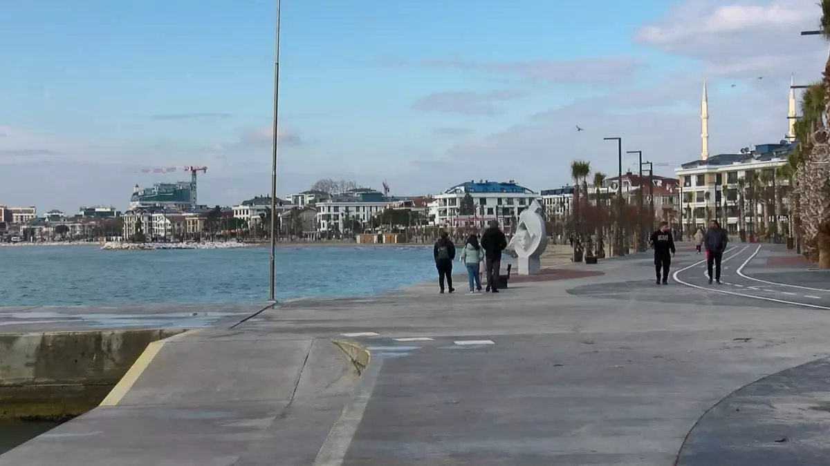 Canlı Yayında Gerçek Kahramanlık: Büyükçekmece'de Çift, Boğulmak Üzere Olan Kadını Kurtardı