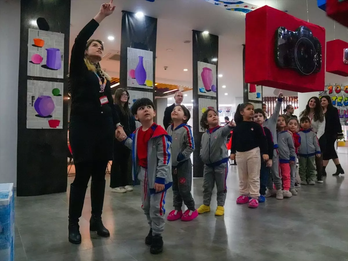 Diyarbakır’da Gazeteciler Günü Kutlamaları Öğrencilerin Eserleriyle Renklendi