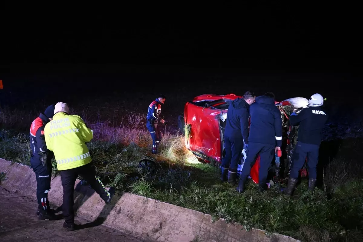 Havsa‑Edirne Yolunda Otomobil Devrildi: 2 Yaralı