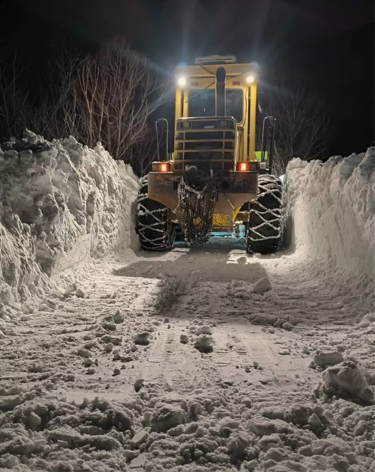 Elazığ’da Kış Şartlarıyla Mücadele: 72 Köy Yolu Ulaşıma Açıldı