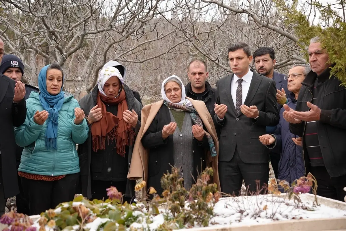 Güdül Kaymakamı Naim Akar, Şehit Polis Mustafa Altındal’ın Ailesi ve Kabri’ni Ziyaret Etti