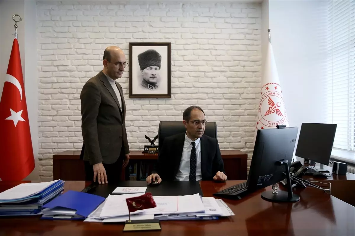 Kayseri Sağlık Müdürü Mehmet Erşan, 'Yılın Kareleri' Oylamasında Jürilik Yaptı