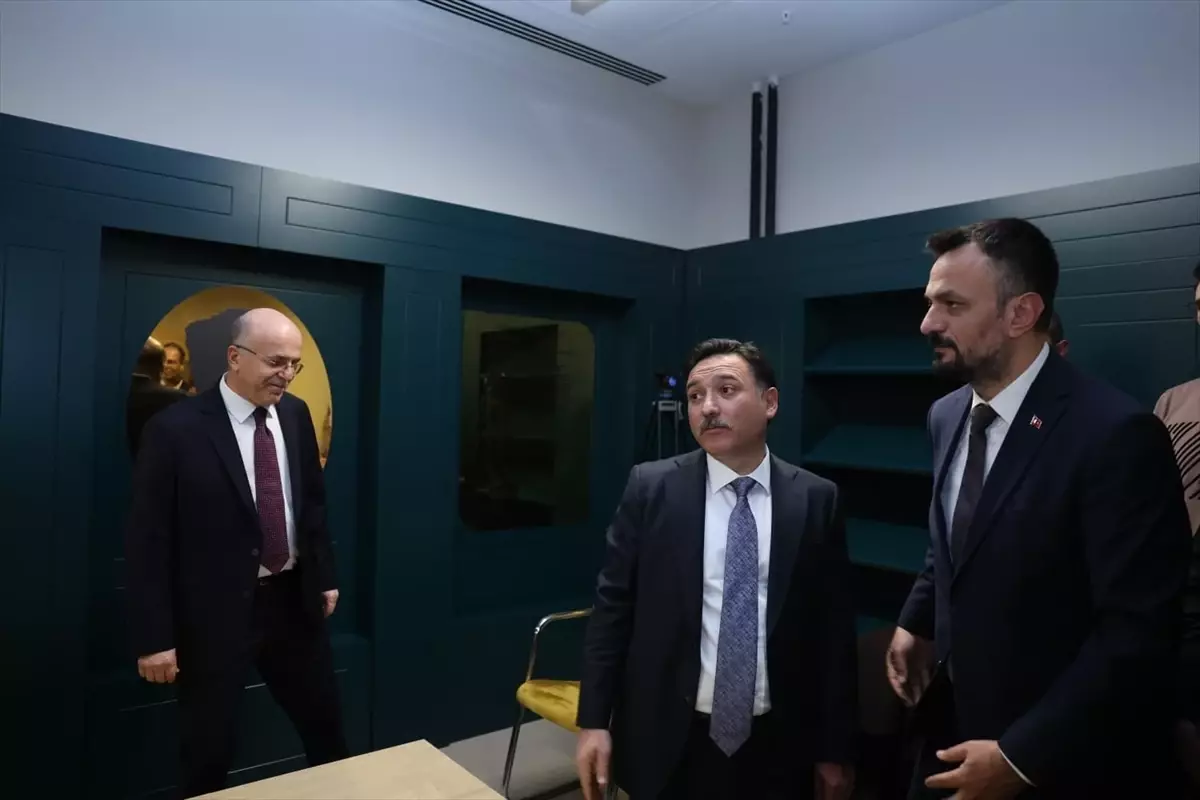 Kayseri Şehir Hastanesi’nde Okuma Terapisi: Yeni Halk Kütüphanesi Açıldı