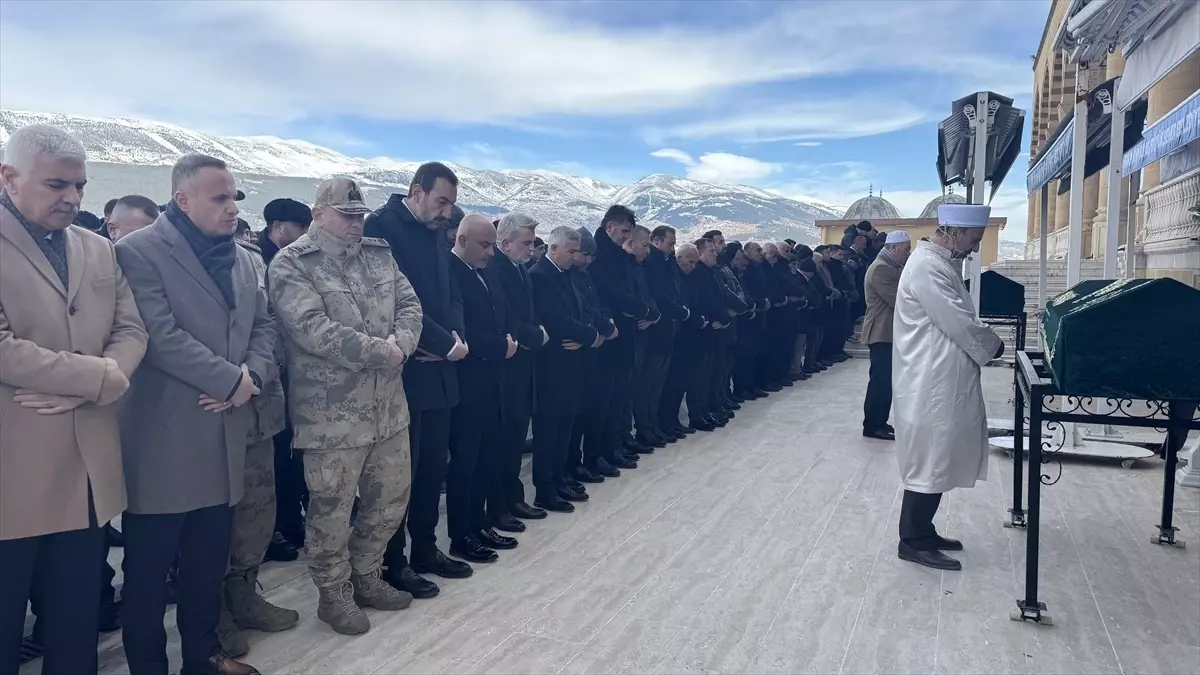 Kilis Valisi Ömer Kalaylı’nın Babası Halil Kalaylı, Kahramanmaraş’ta Son Yolculuğuna Uğradı