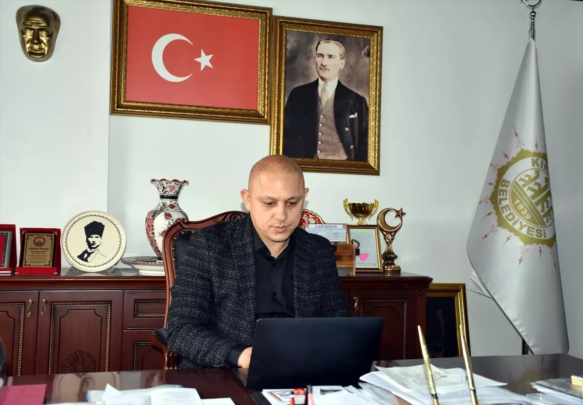 Kırıkkale Belediye Başkanı Önal, 2025 Yılın Kareleri Oylamasında Fotoğrafları İnceledi