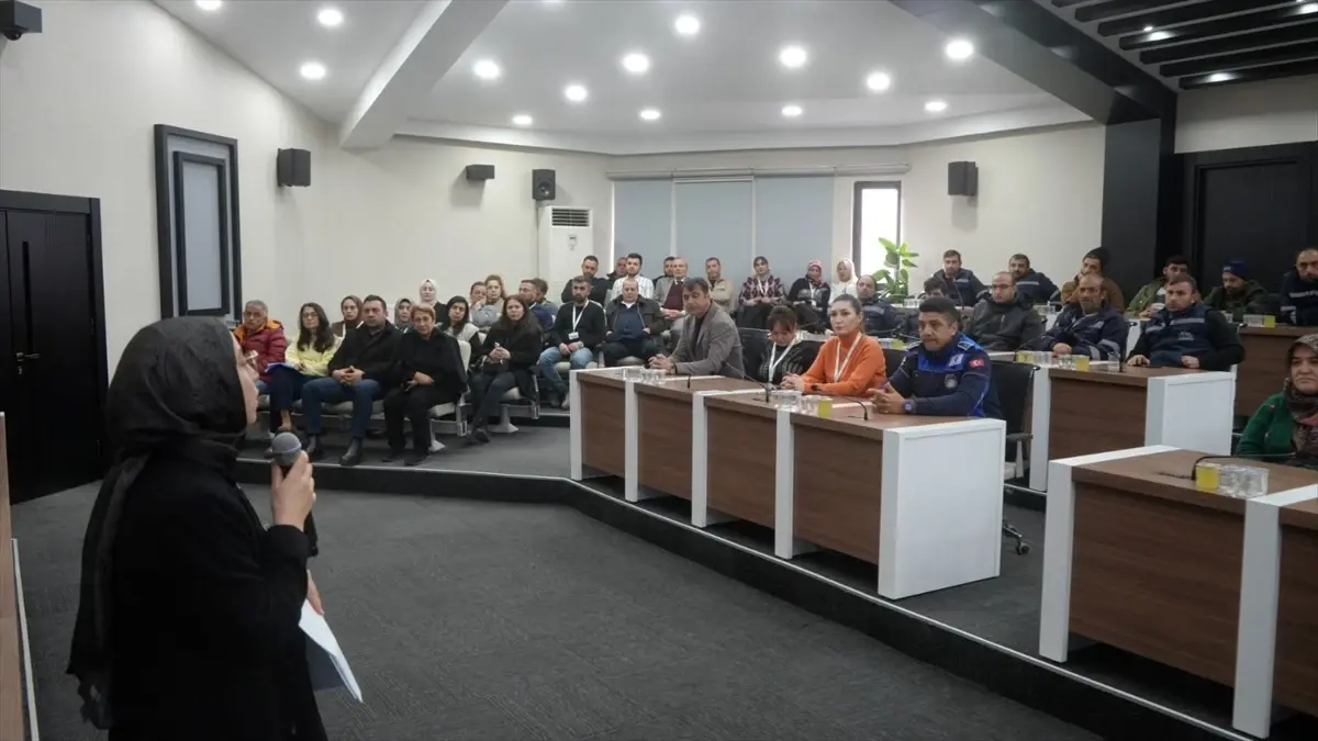 Niğde Belediyesi Personeline Sanal Kumar ve Bağımlılık Riskleri Üzerine Eğitim Verildi