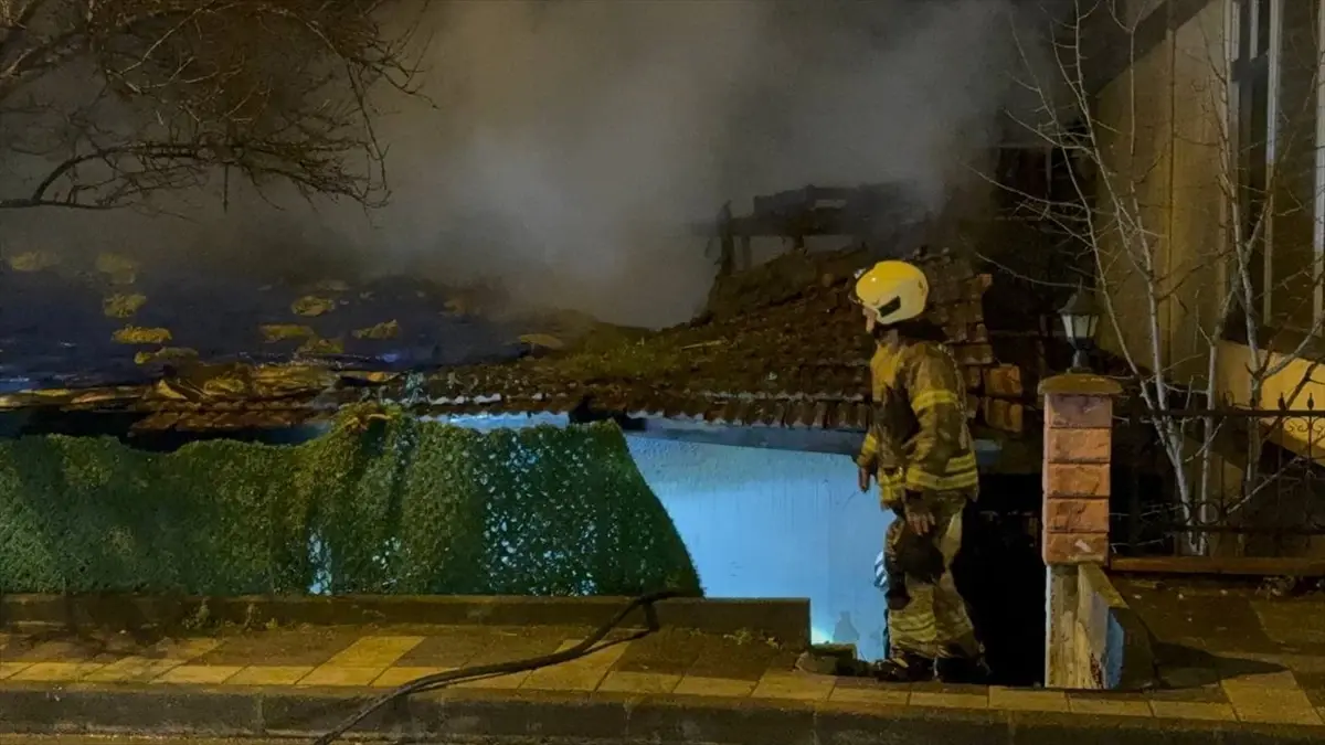 İnkılap Mahallesi'nde Gecekondü Yangını Kontrol Altına Alındı