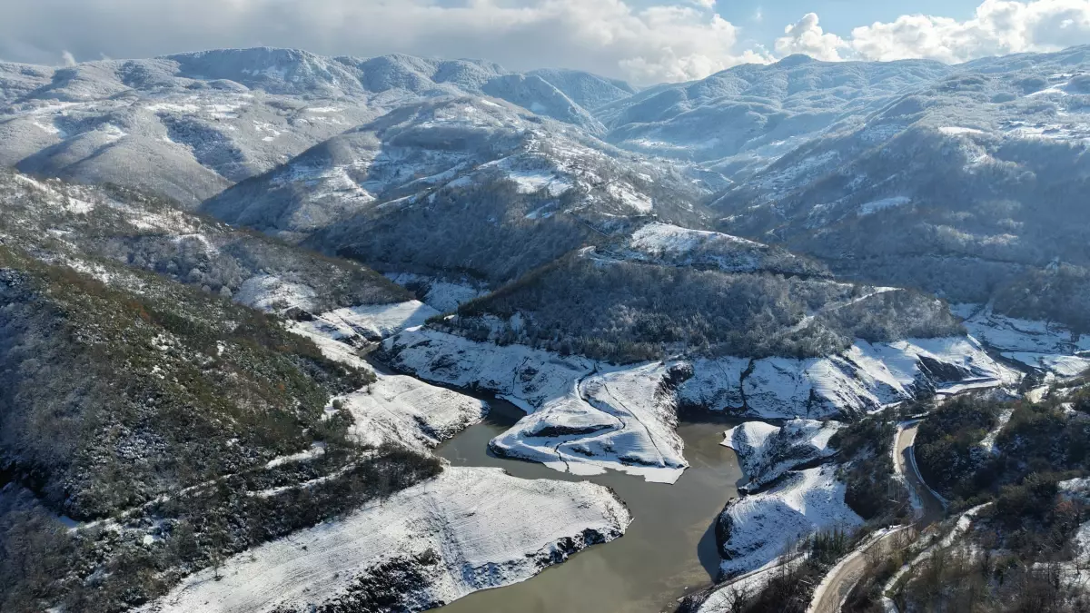 Kocaeli'de Kar Yağışı Yuvacık Barajı'nda Su Seviyesini %16'ya Yükseltti