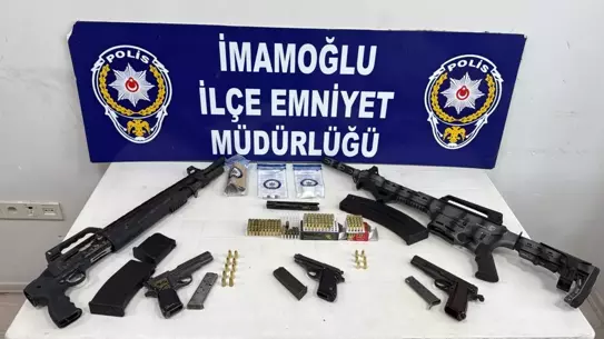 Operasyon sırasında ele geçirilen silah ve uyuşturucu