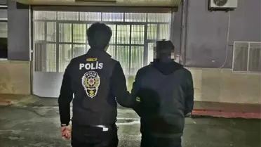 Yakalanan mahkumların polis tarafından gözaltına alınışı