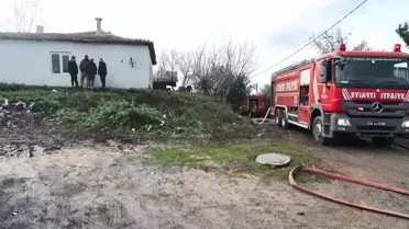 Yangın sonrası söndürülen gecekondunun görüntüsü