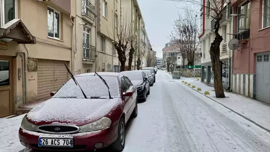 Karla kaplı Eskişehir sokakları