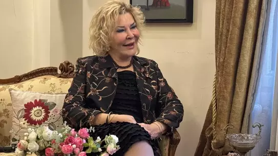 Gülsin Onay sahnede