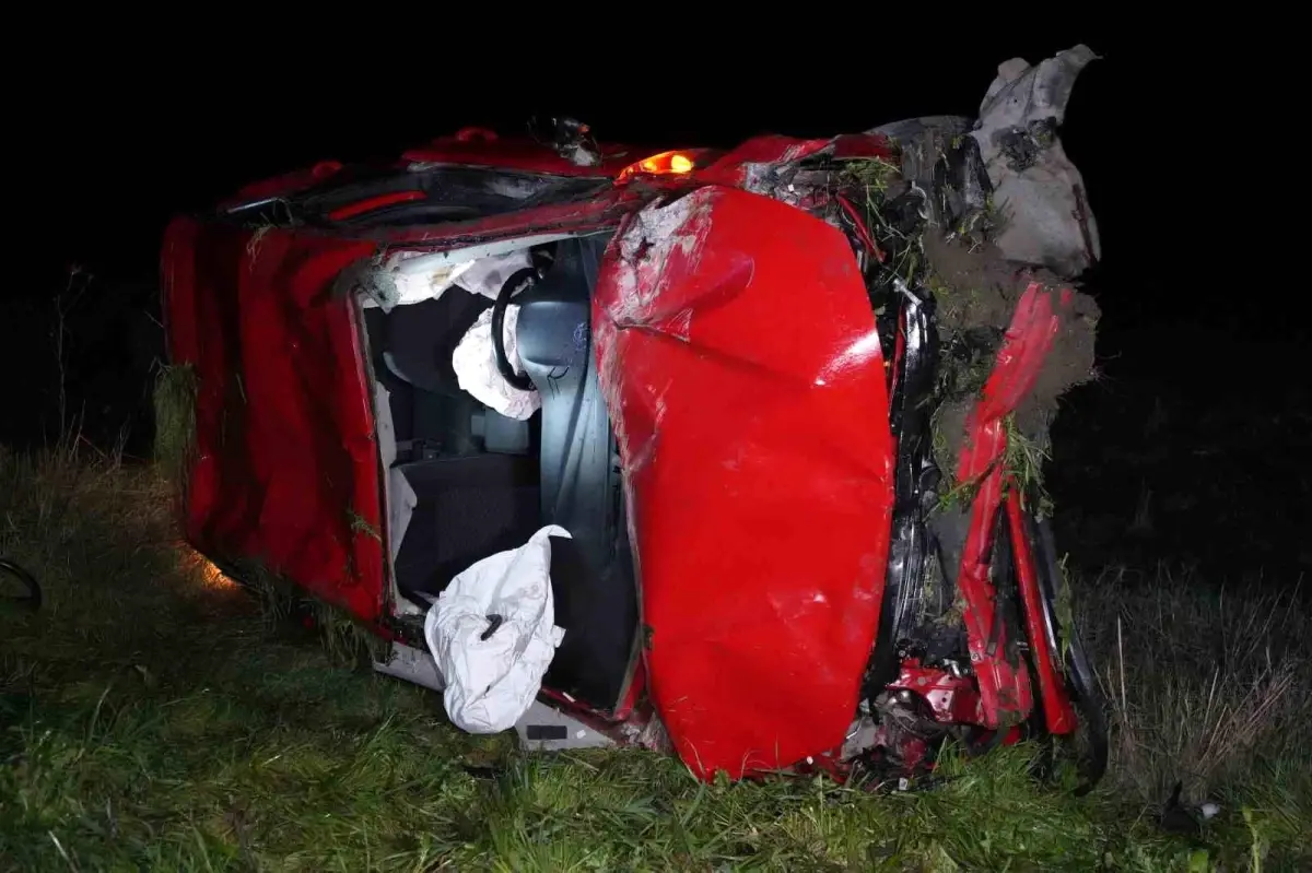 Edirne'de Havsa Yönünde Kontrol Kaybı Sonucu Takla Atan Araçta 2 Yaralı