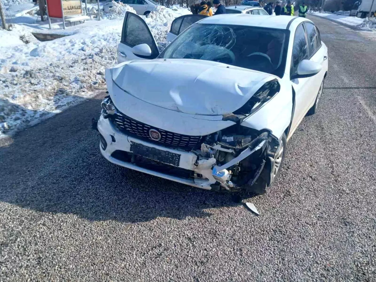 Malatya’da iki otomobil çarpışması